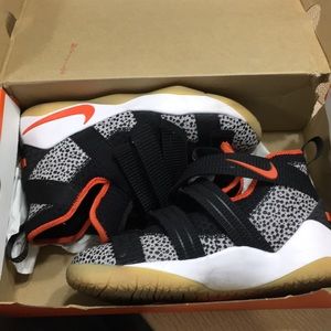 Lebron Soldier - sneakers. Nike Zoom